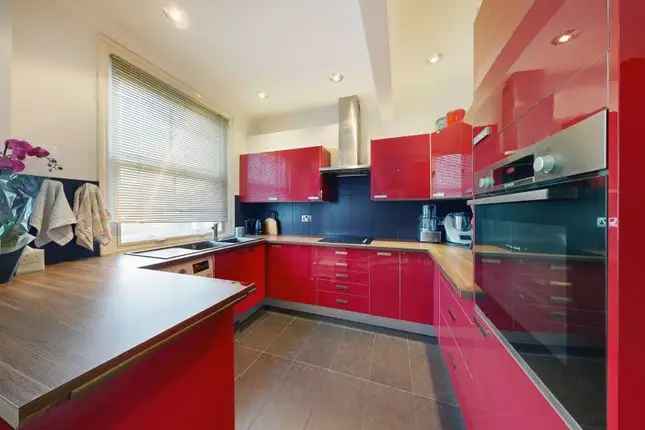 Flat for sale in Adamson Road, Belsize Park, London NW3