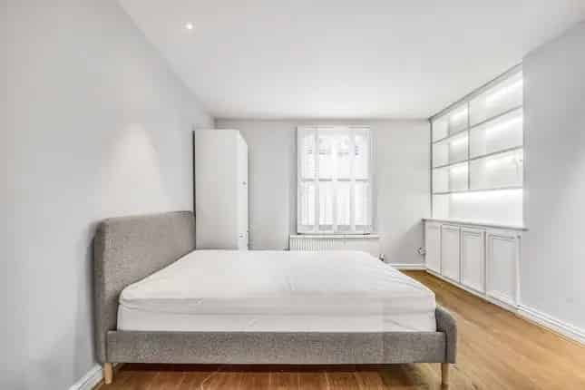 Flat for sale in Lancaster Gate, London W2
