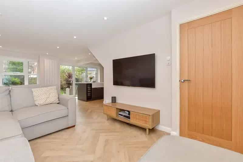 3 Bedroom Terraced House for Sale Kings ill