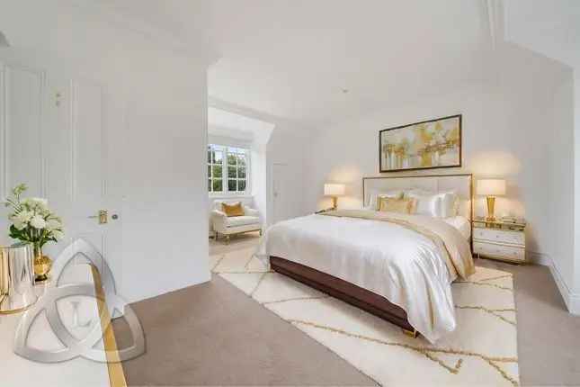 Flat for sale in Wadham Gardens, London NW3