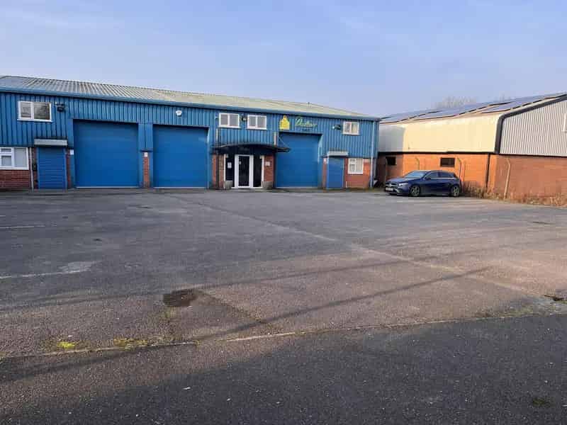Light Industrial Unit with Mezzanine Offices and Secure Yard