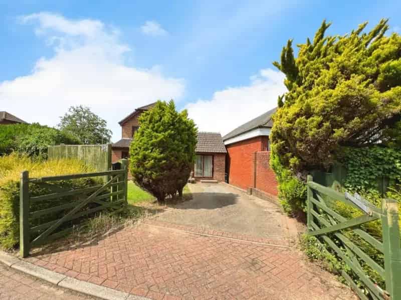 4 Bed Detached House For Sale