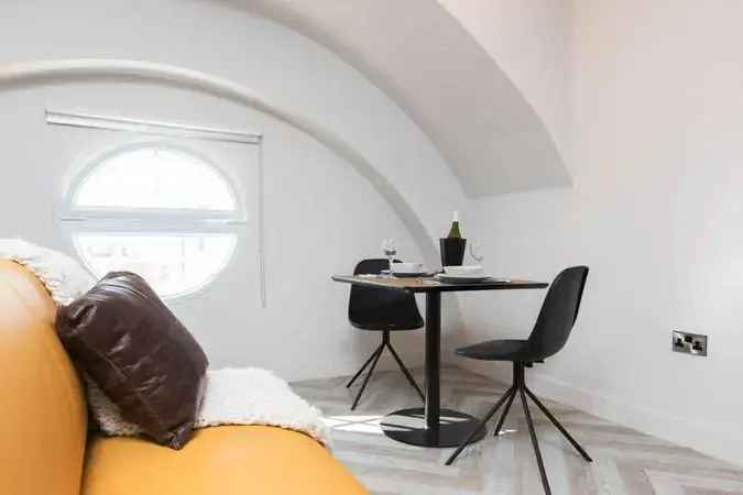 1 Bed Apartment Manchester 48m2 Self Contained All Bills Included