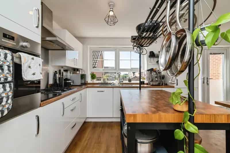 Spacious Family Home with Modern Kitchen Diner and Landscaped Garden