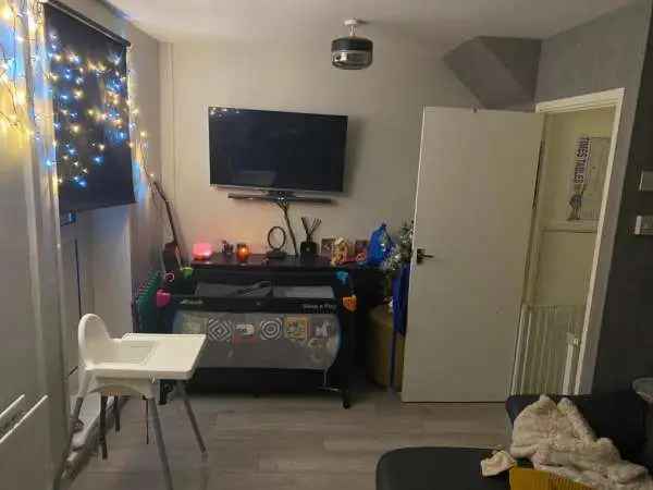 Flat For Rent in Southend-on-Sea, England