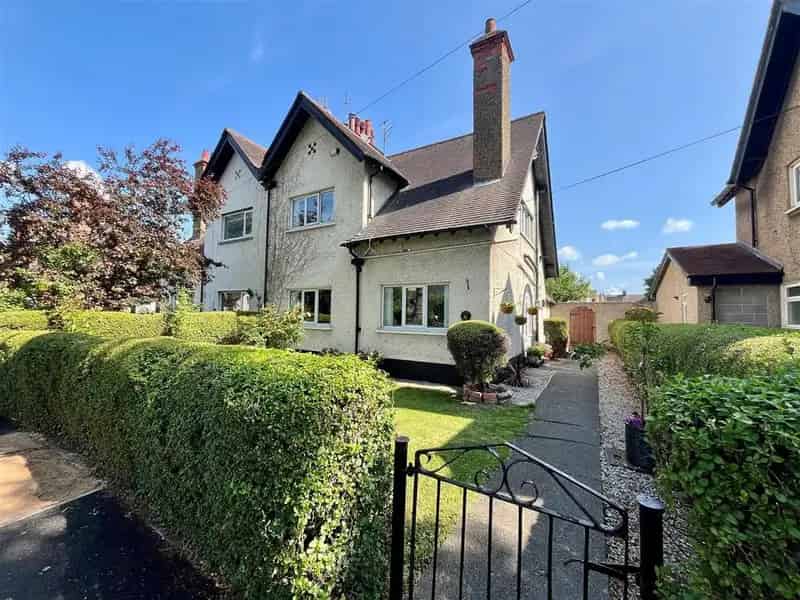 3 Bedroom Semi-Detached House for Sale Garden Village Hull