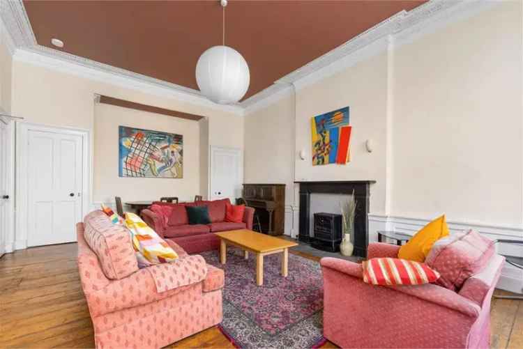 4 Bed Flat - Second Floor with 1 Reception Room