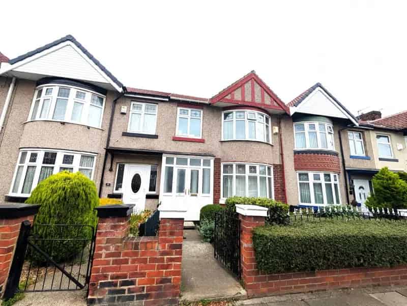 3 bedroom House
 For Sale 
Total Size: 1055 SQ FT