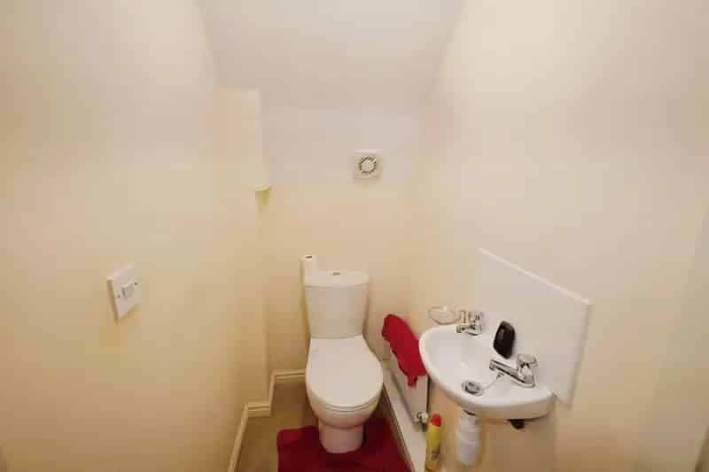 5 bed house for sale