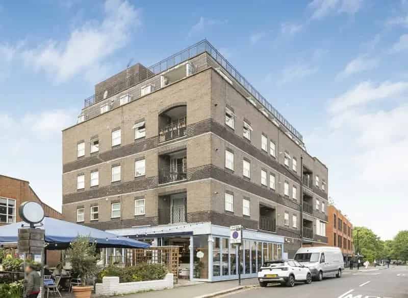 Two Bedroom Flat Near Turnham Green Station Chiswick