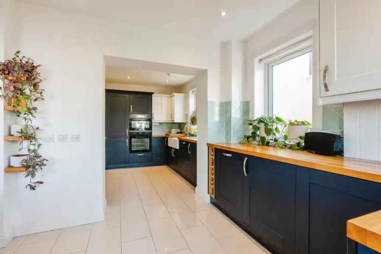 3 Bedroom Semi-Detached Villa with Extension Mount Vernon