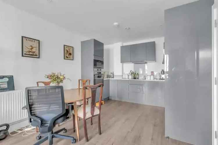 1 Bedroom Flat for Sale Near Sydenham Station