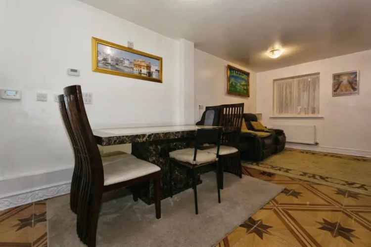 Four Bedroom House Near Birmingham City Centre
