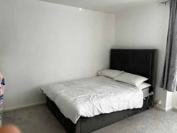 1 Bed Studio Flat Essex Close to Shops and Town