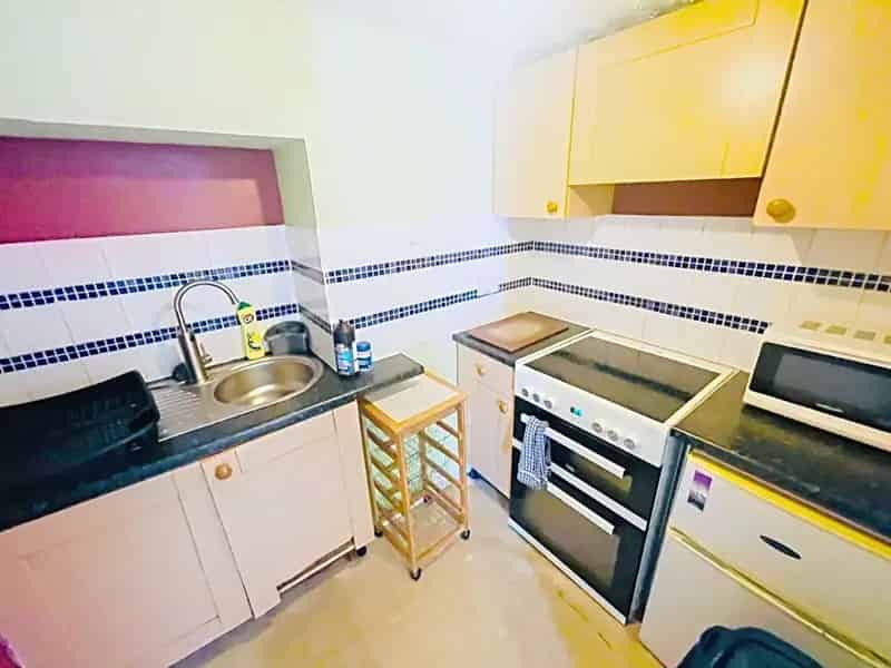 2 Bedroom Flat to Rent Stoke Town Centre
