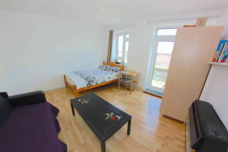 3 Bedroom Flat Near Aldgate East Station