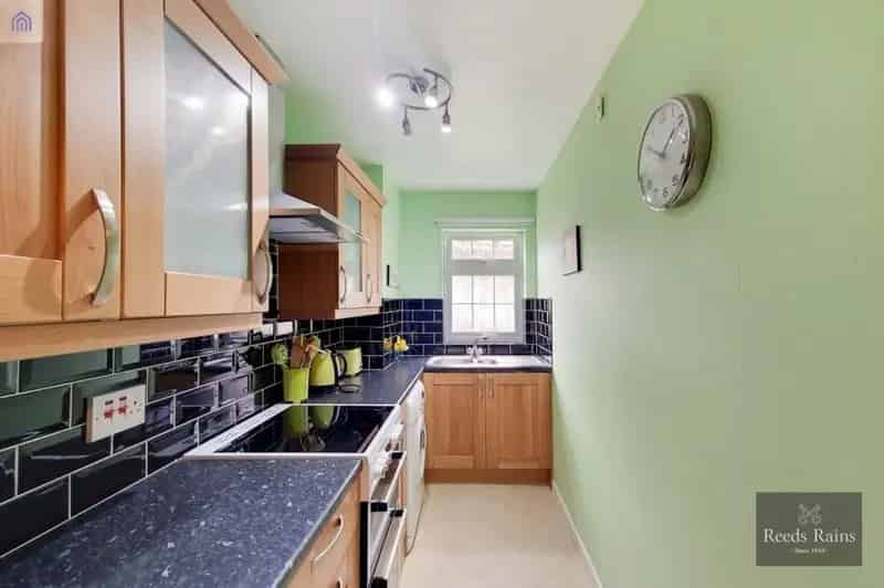 1 Bedroom Flat for Sale near Elephant Castle London SE17