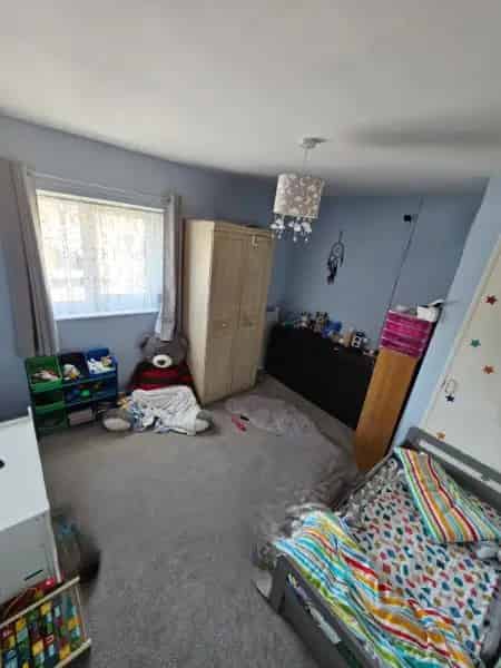 2 Bed House New Carpets Modern Kitchen Communal Garden