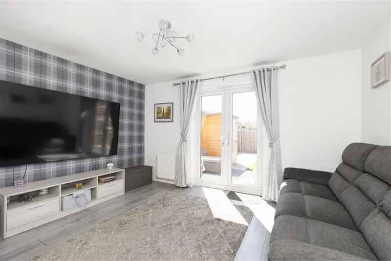 2 Bed Semi Detached House with Garden