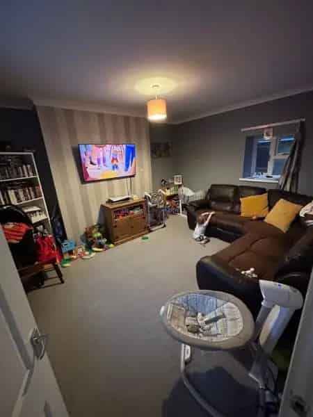 Spacious 2-Bedroom Apartment with Extra Room