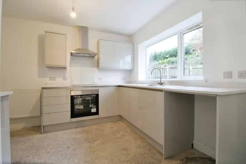 3 Bedroom Semi Detached House Newly Renovated Chain Free