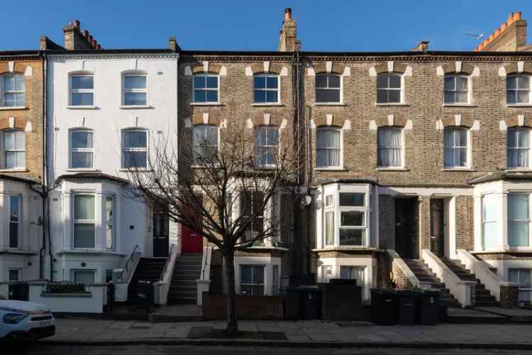 Four Bedroom House in Finsbury Park with Glass Extension