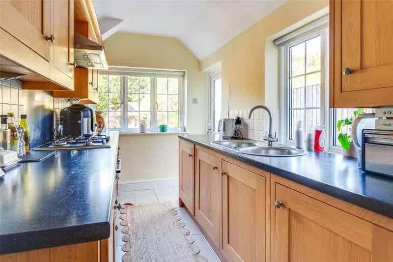 2 Bed House for Sale - Cosy Cottage with Garden and Home Office