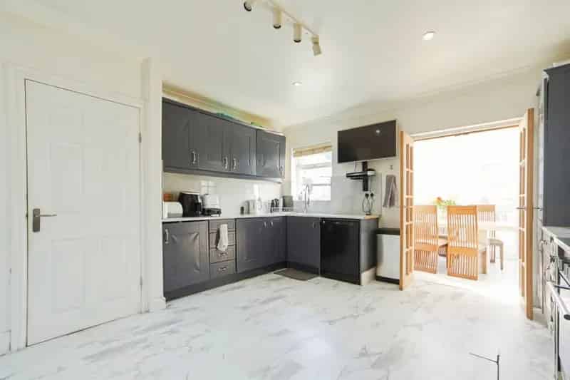 4 Bed Semi Detached House Yeadon