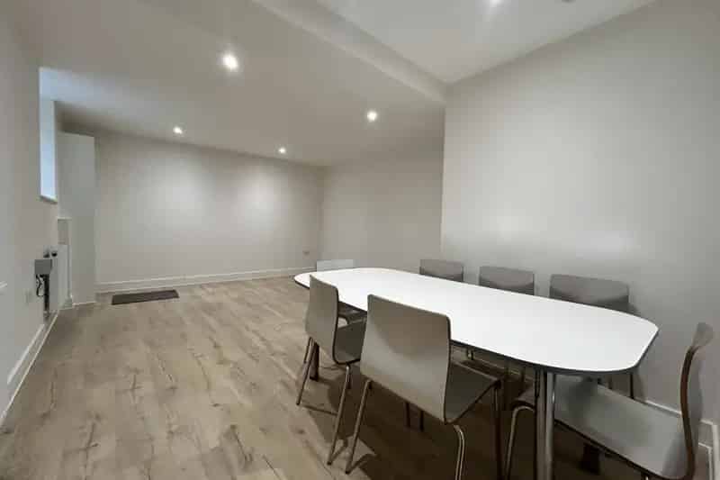 1 Bedroom Apartment Yeoman Street Available Now