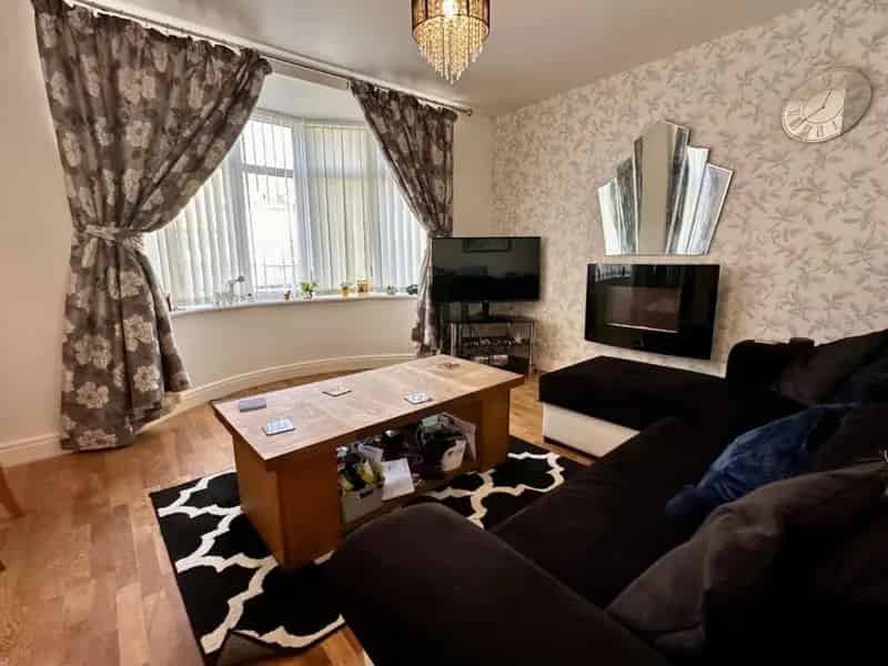 2 Bed Flat for Sale Sea Views No Onward Chain