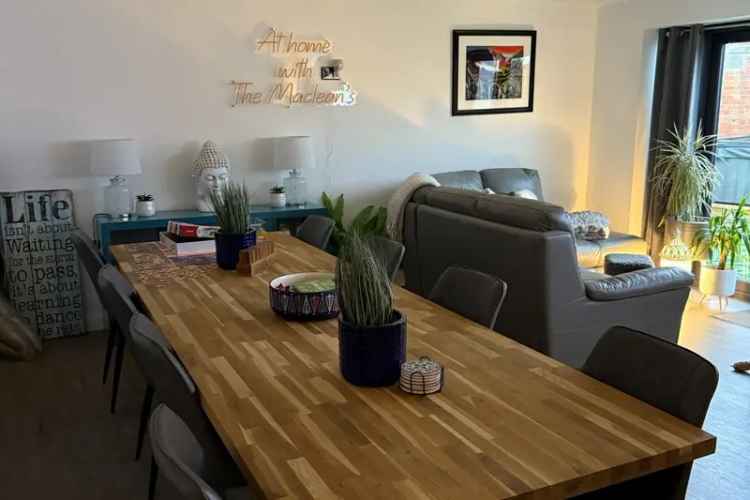 6 Bedroom Family Home with Garage and Parking
