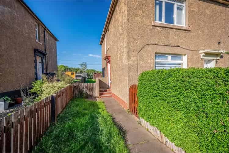 2 Bed Flat Upper Villa with 1 Reception Room