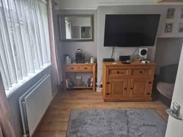 2 Bed House Near Schools and Shops