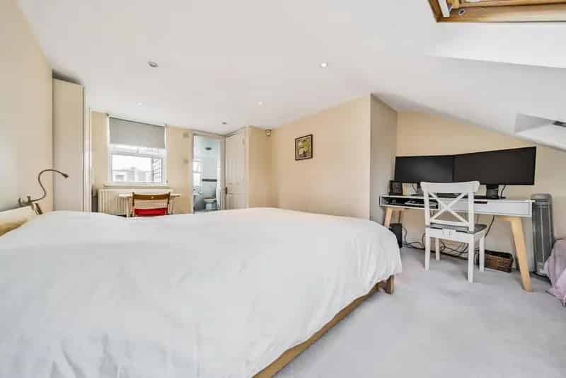 3 Bedroom Victorian House with Extension and Garden