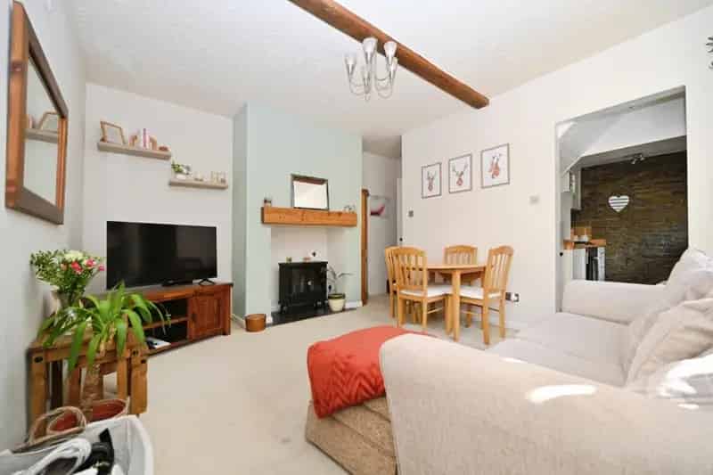 Charming 1 Bedroom Cottage in Frizinghall