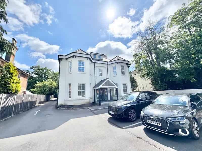 Modern Fully Furnished Apartment All Bills Included