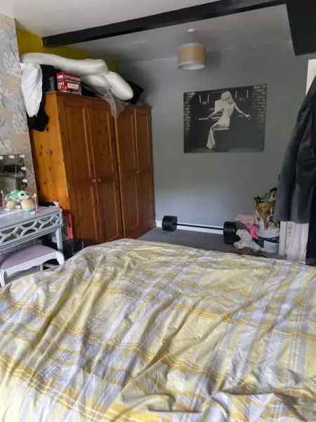 House For Rent in Kirklees, England