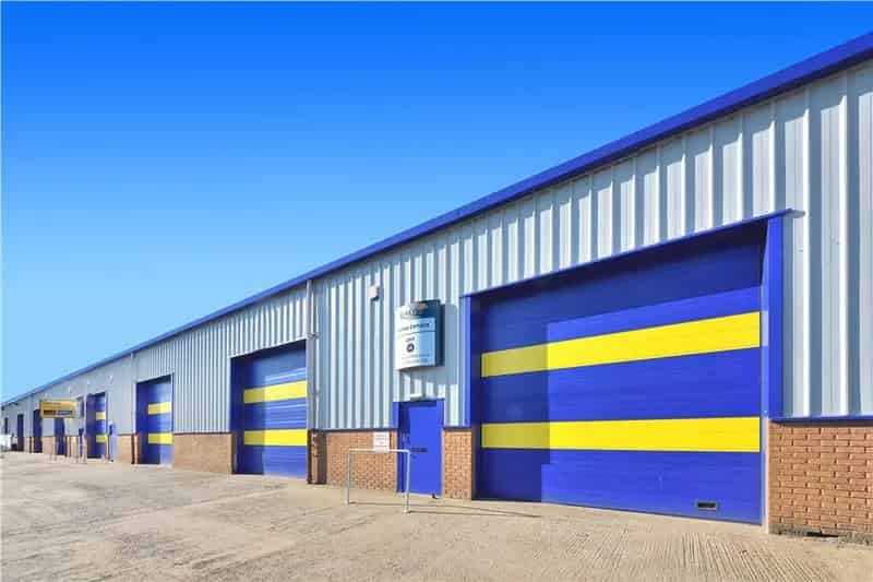 Refurbished Trade Counter Industrial Units High Eaves 3 Phase Power