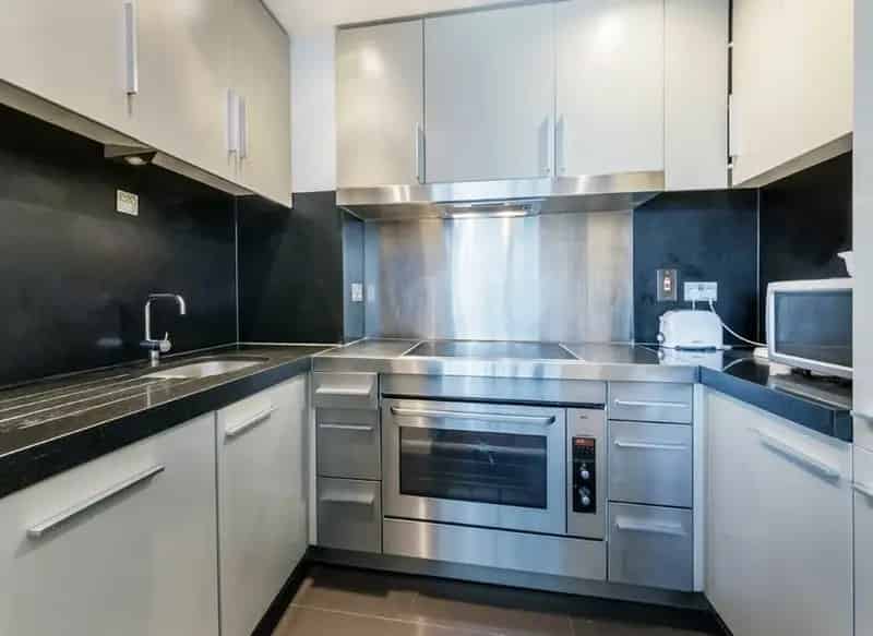 2-Bed River View Apartment Near Canary Wharf