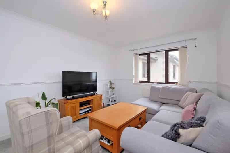 Spacious Top Floor Flat Westhill Two Bedrooms Ample Parking