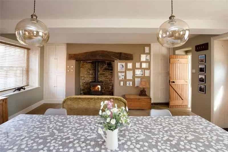 7 Bed House For Sale - Sympathetically Renovated with Annexes