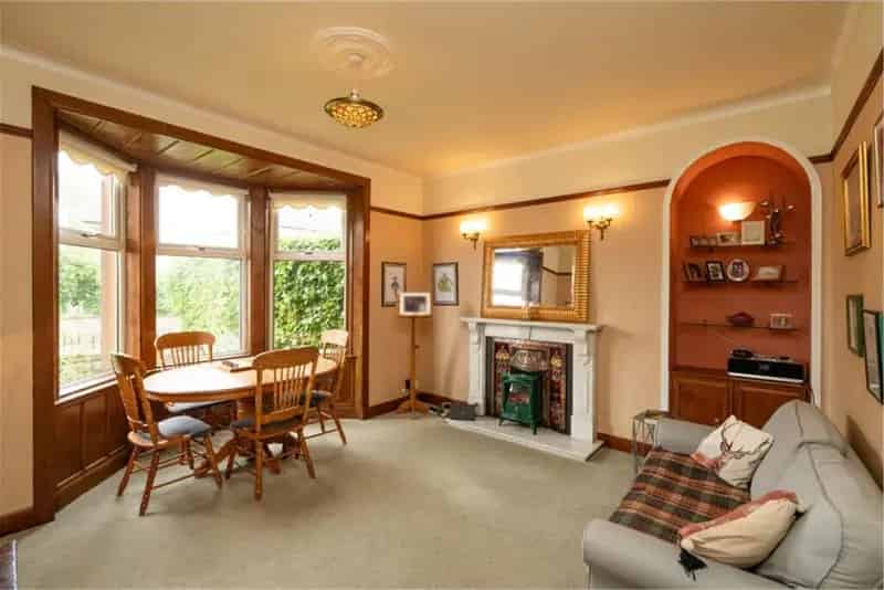 4 Bed Semi-Detached House with 2 Reception Rooms