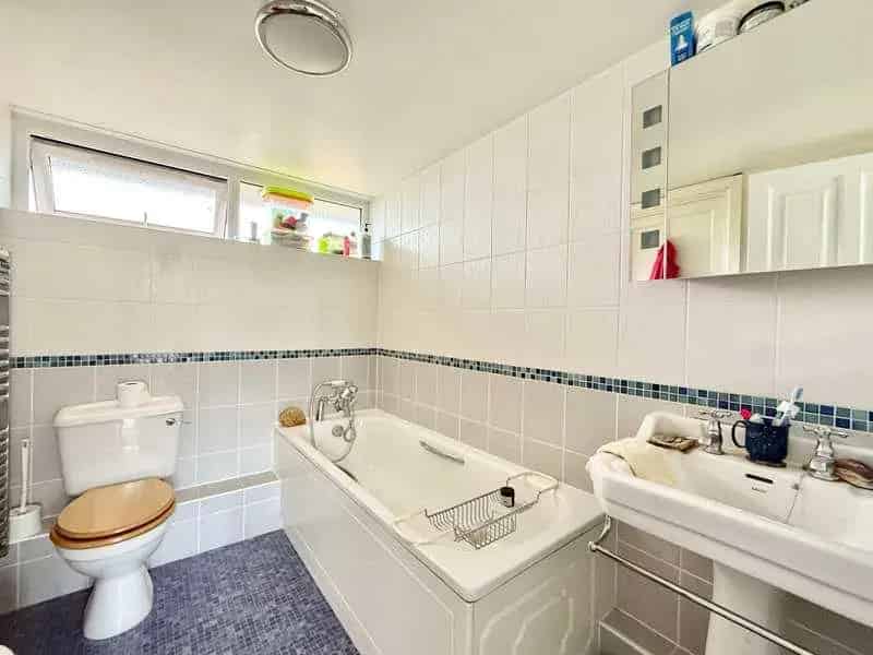 5 Bed Detached House with Annex for Sale