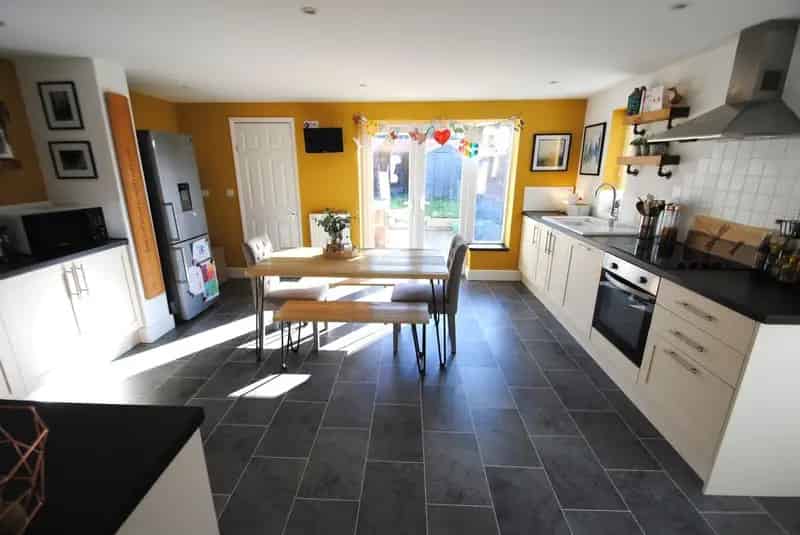 3 bed house for sale