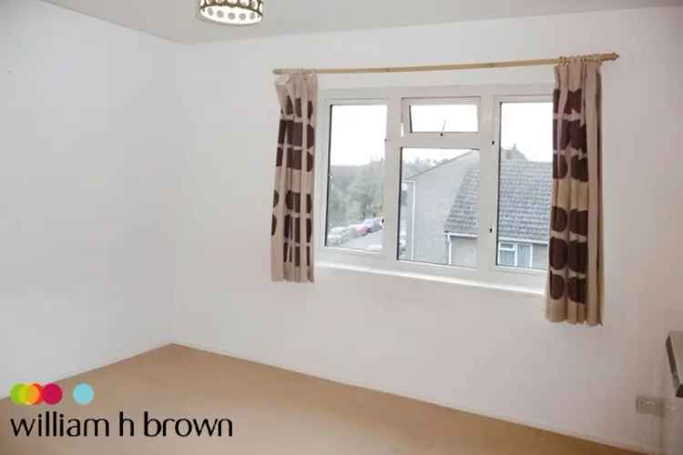 Spacious Flat Near Town Centre and Train Station
