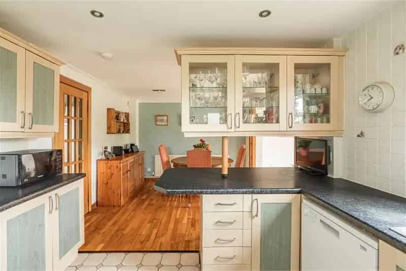 4 Bed Detached House with 2 Reception Rooms and Private Garden