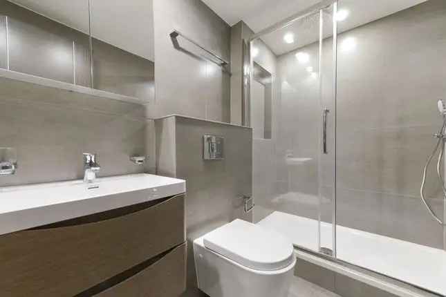 Flat to rent in Finchley Road, London NW3