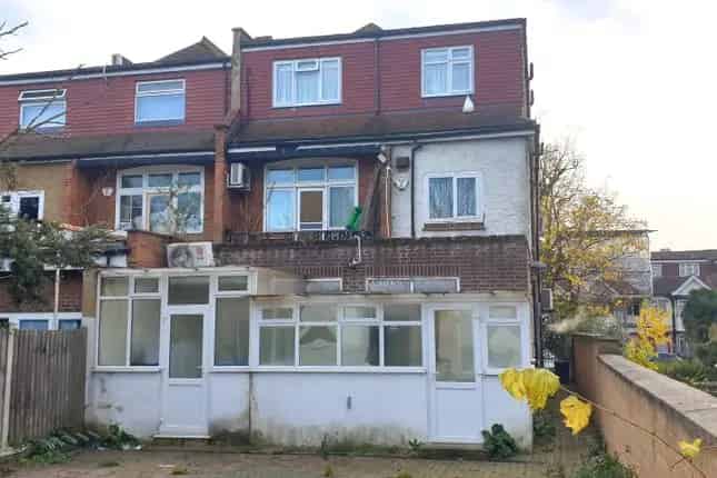 Semi Detached House for Sale Warwick Grove London E5