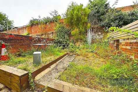 Four Double Bedroom Student House in Popular Polygon Area