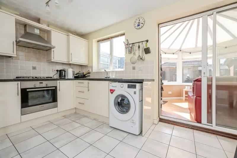 3 Bedroom House with Garage and Parking in Grays